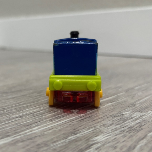 Thomas & Friends Rainbow Thomas - Picture 4 of 8